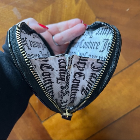 Juicy Couture Black Heart Shaped Wristlet - Picture 4 of 8
